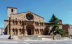 La Junta pide reordenar el tráfico rodado en la iglesia de Santo Domingo