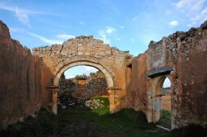 Expolian dos capiteles románicos de la ermita de Boós