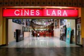 Cartelera en los cines Lara