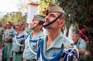 La fundación M.E. Yagüe homenajea a la bandera en San Leonardo