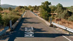 Fallece un hombre tras caer con una grúa por un puente Fallece un hombre tras caer con una grúa por un puente