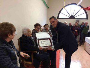 La Diputación homenajea a la centenaria Vicenta Ramos