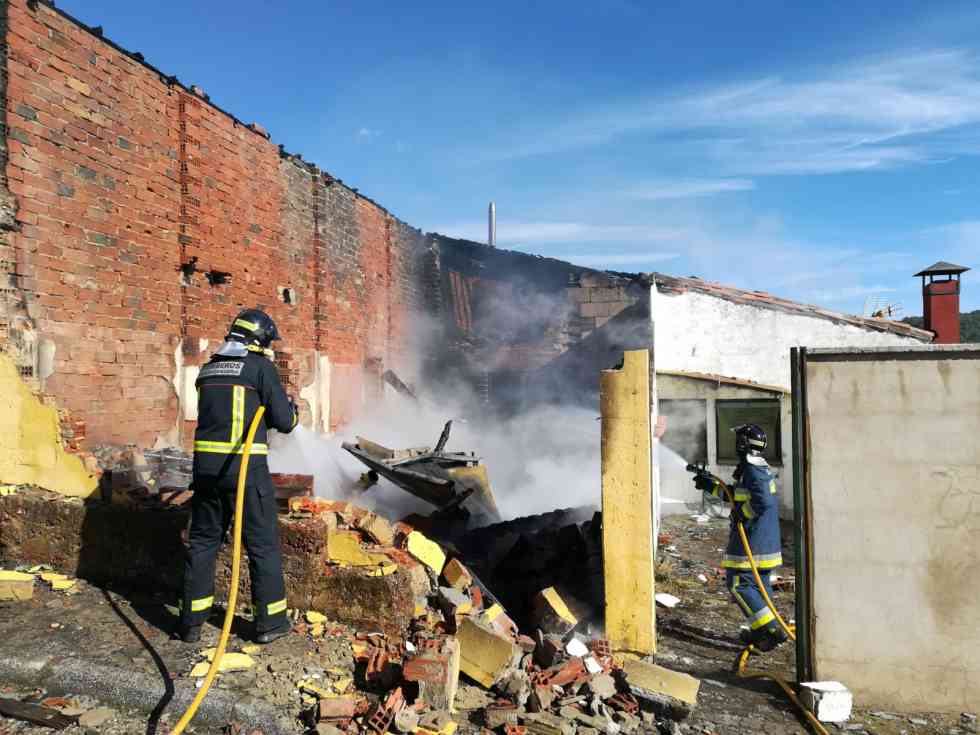 Arde una vivienda en Navaleno Arde una vivienda en Navaleno