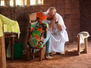 El obispo auxiliar de Bangassou denuncia la pasividad de ONU en masacre de mujeres y niños El obispo auxiliar de Bangassou denuncia la pasividad de ONU en masacre de mujeres y niños