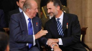 Universitarios quieren decidir entre monarquía o república