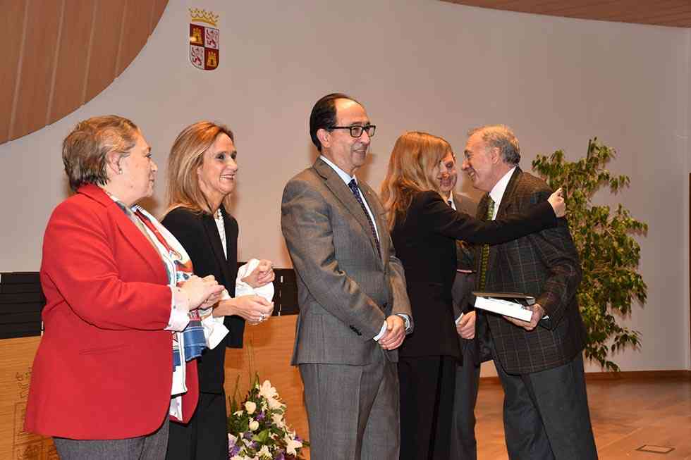 La Junta distingue a 259 empleados públicos por su dedicación La Junta distingue a 259 empleados públicos por su dedicación