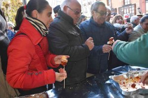 ASAJA agradece respuesta masiva a reparto de torreznos, chorizos y jamón