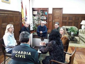 Los trabajadores de Subdelegación donan alimentos a Cáritas