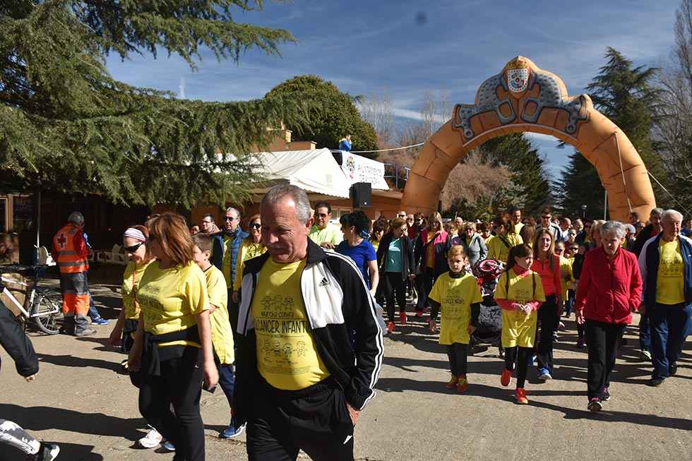 Ochocientas personas caminan contra el cáncer infantil