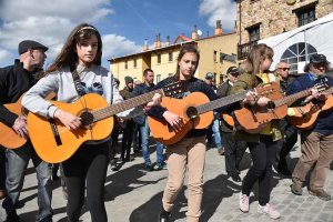 Duruelo de la Sierra sale de ronda en carnaval