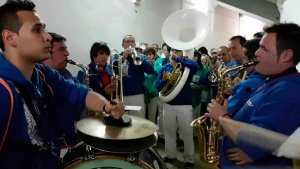 La charanga Komo Kieras celebra siete años en marcha