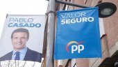 El PP retira las banderolas mal colocadas