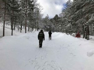 Nieve en la senda peatonal de acceso a la Laguna Negra