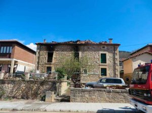 Graves daños en dos viviendas de Salduero por un incendio