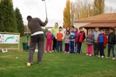 Doscientos escolares se inician en el golf