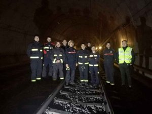 Curso de los Bomberos de Almazán en el túnel de Sagides