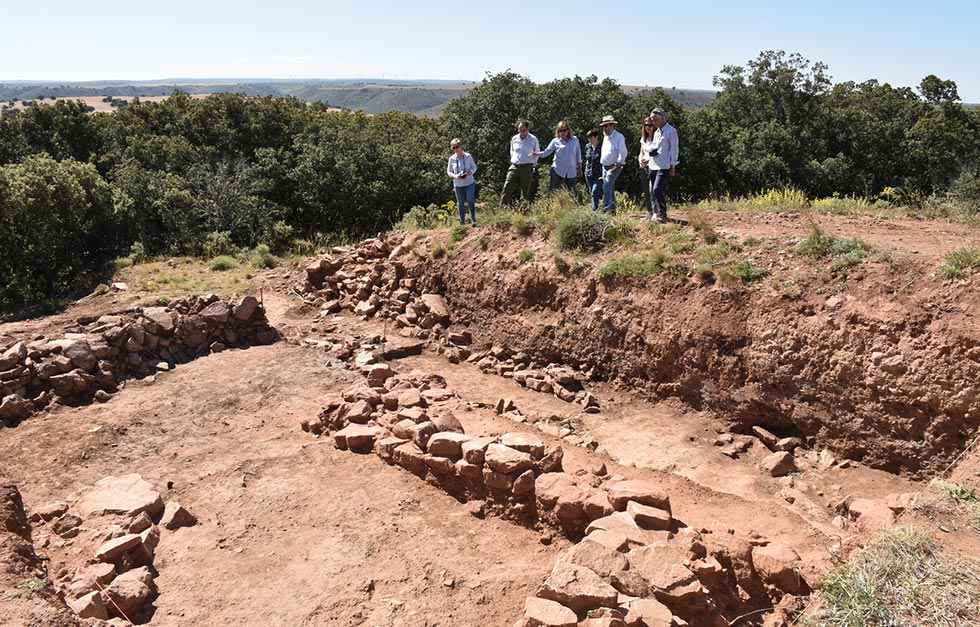 La investigación arqueológica en La Coronilla, centradas en dos estructuras