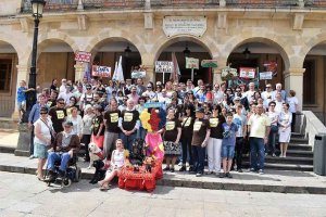 La asociación Alzheimer Soria realiza su desfile de calderas