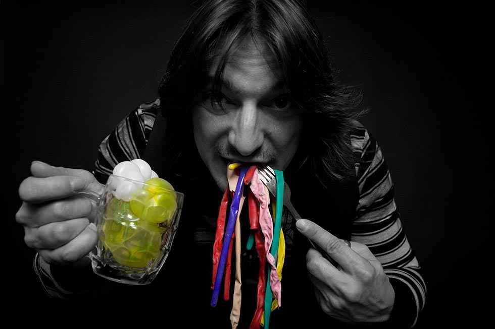 La magia de los globos, con Jean Philippe Atchoum La magia de los globos, con Jean Philippe Atchoum