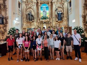 El obispo despide a jóvenes peregrinos a Santiago