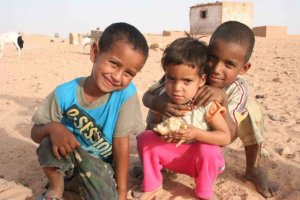 Encuentro de la consejera de Familia con los niños saharauis