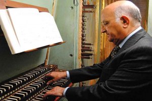 Concierto del organista Adalberto Martínez, a favor de Manos Unidas