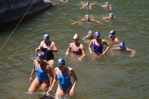 La Subdelegación activa la REMER para la travesía a nado de Laguna Negra