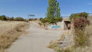 Corte en el camino peatonal al barrio de Las Casas