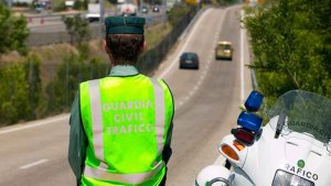 Tráfico intensifica controles de velocidad en puente de agosto