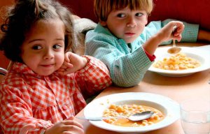 La Junta subvenciona comedor escolar para siete centros educativos