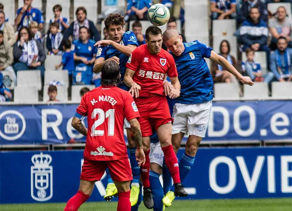 El Oviedo perdona y el Numancia empata en el descuento El Oviedo perdona y el Numancia empata en el descuento