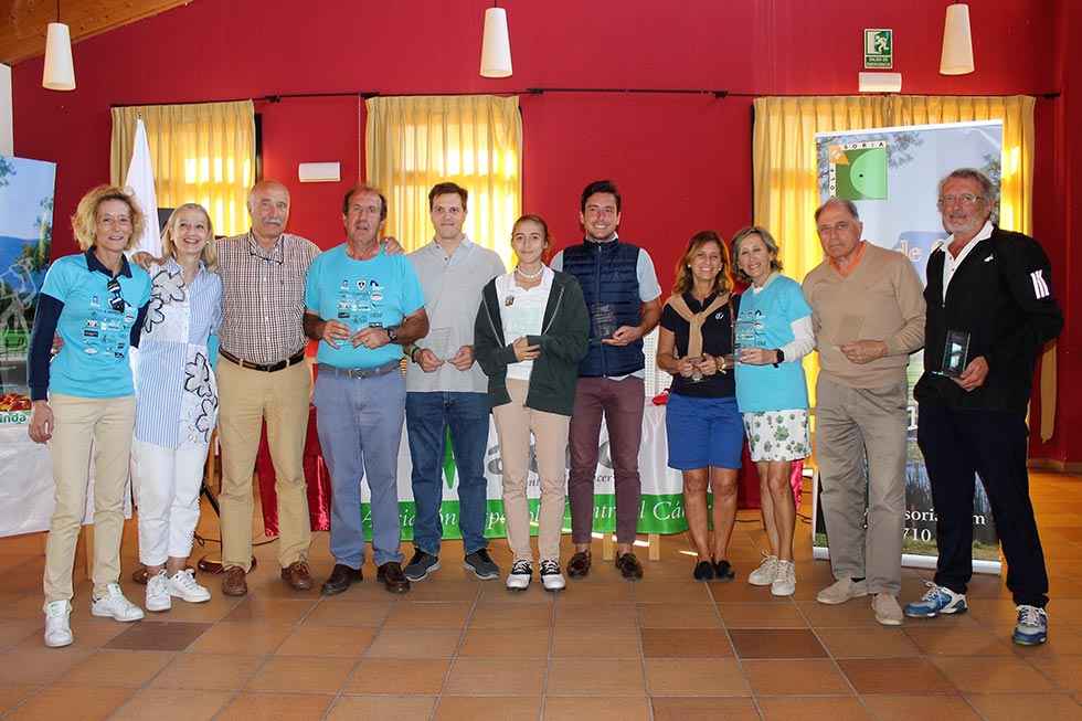 Ganadores del III Torneo Benéfico de Golf a favor de AECC