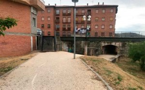 El Burgo instala una rampa peatonal en paseo del río Ucero