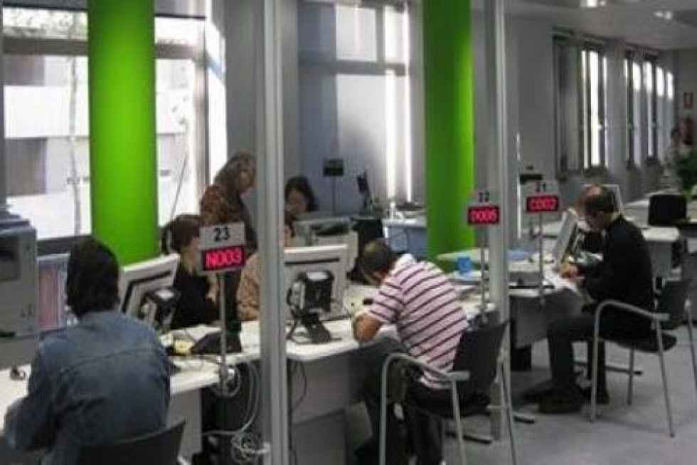 El paro afecta a casi 7.000 personas más en la Comunidad El paro afecta a casi 7.000 personas más en la Comunidad