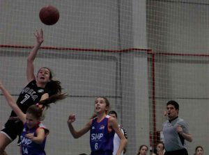 El CSB logra dos victorias que le mantienen arriba
