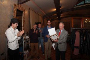 La Peña Madridista Alberto Vitoria nombra socio de honor a Antonio Ruiz La Peña Madridista Alberto Vitoria nombra socio de honor a Antonio Ruiz