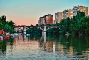 Los bomberos rescatan sin vida a un hombre en el río Pisuerga