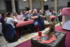 Ágreda extiende la cultura del cardo rojo