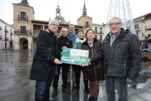 El Burgo entrega la recaudación de I Marcha Solidaria contra el cáncer