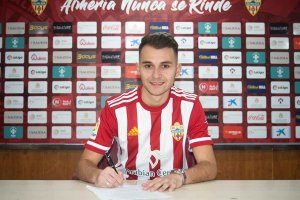 El ex-rojillo Fran Villalba ficha por el Almería