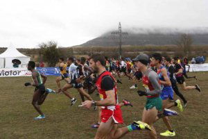 Un centenar de voluntarios colaboran con Campeonato de España Un centenar de voluntarios colaboran con Campeonato de España