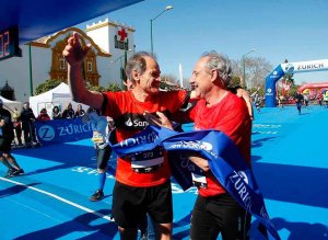 Fermín Cacho completa el maratón de Sevilla