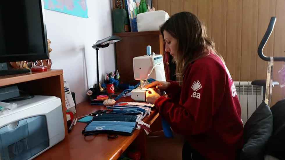 "Mascarillas solidarias" ha repartido ya 22.000 en toda la provincia "Mascarillas solidarias" ha repartido ya 22.000 en toda la provincia