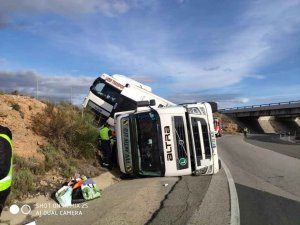 Aparatoso accidente de dos camiones en Ágreda