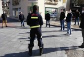 Los bomberos colaboran en desinfección de taxis