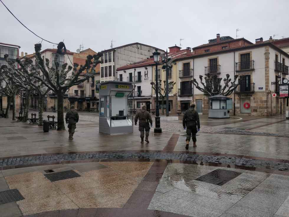 El Regimiento de Ingenieros patrulla por las calles