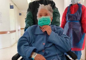 Una mujer de 97 años, alta hospitalaria tras superar el Covid