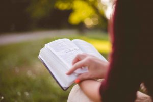 Tres actividades para resistir con el libro favorito