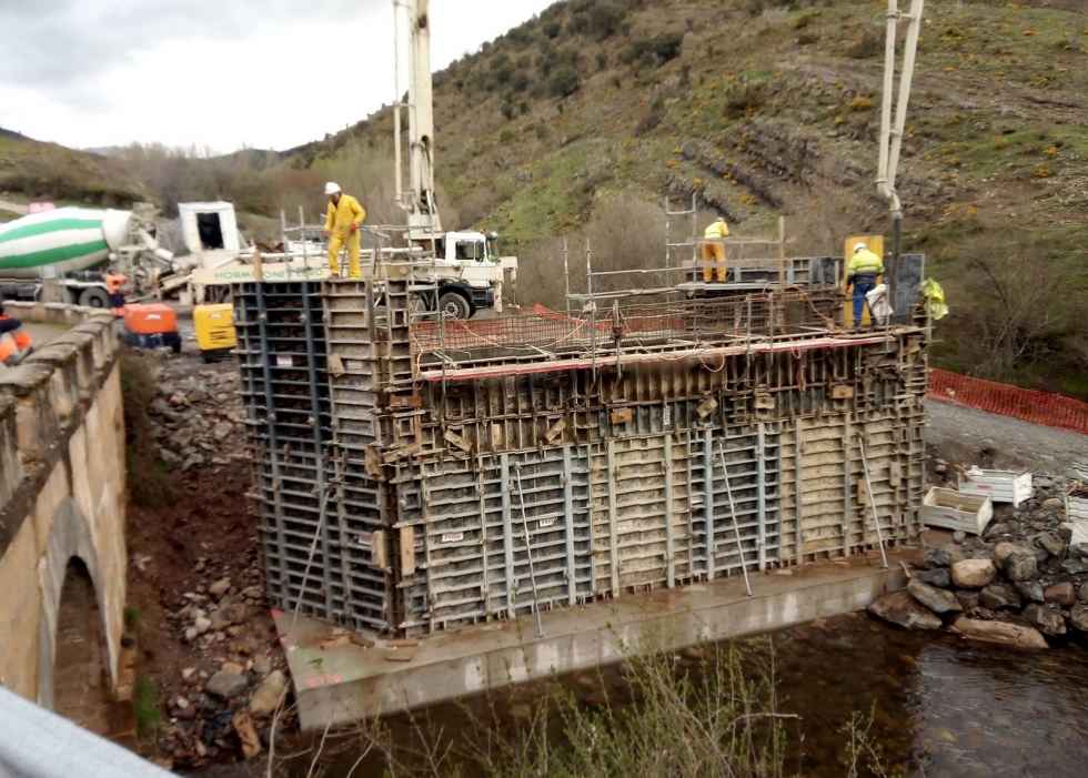 Reiniciadas las obras de la carretera de Montenegro de Cameros Reiniciadas las obras de la carretera de Montenegro de Cameros