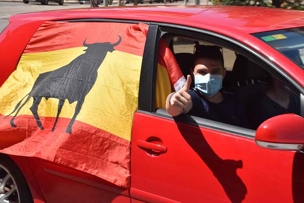 Vox congrega un centenar de coches en manifestación